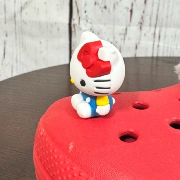 CROCS X HELLO KITTY jibbitz - Picture 9 of 10
